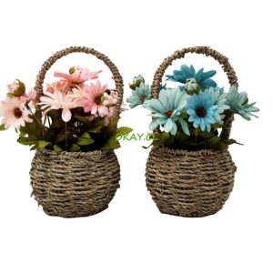 Canasto de cuerda natural con ramo de flores rosadas y azules 12x24cm - Imagen 1